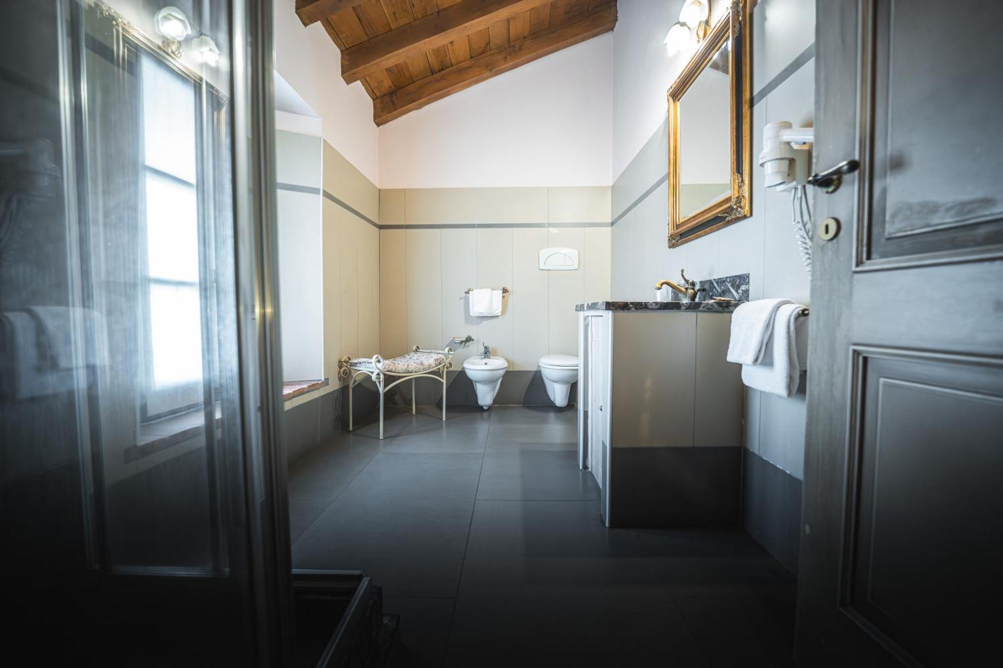 Hotel La Tavola Rotonda Кортемаджоре Номер фото